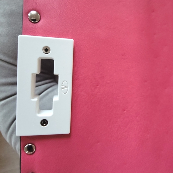 NWOB. VALENTINO GARAVANI quilted pink Spike Shoulder Bag w/ white studs - Picture 9 of 16